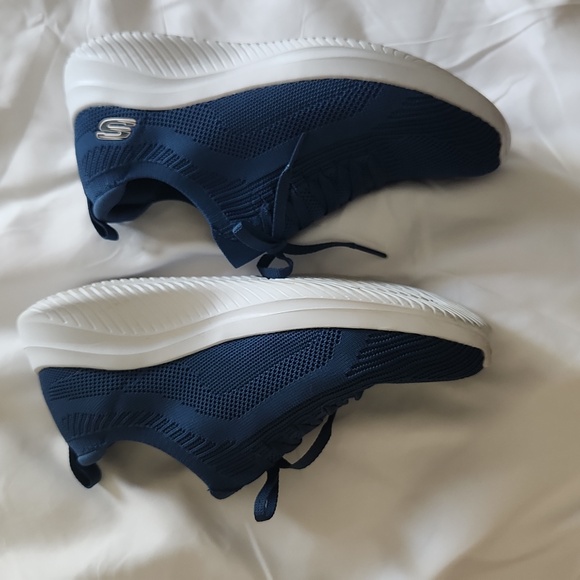 Sketchers - Picture 2 of 4